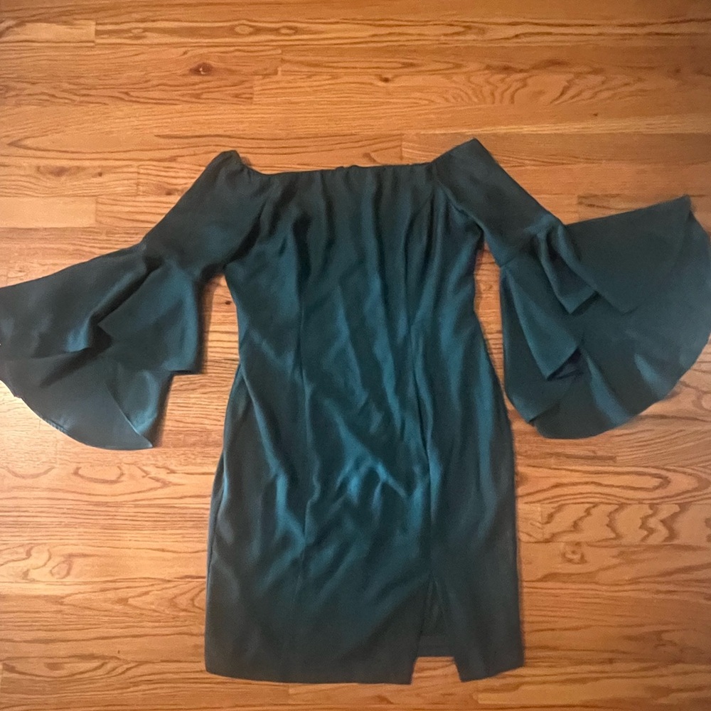 Elegant Off-Shoulder Green Dress Size 8